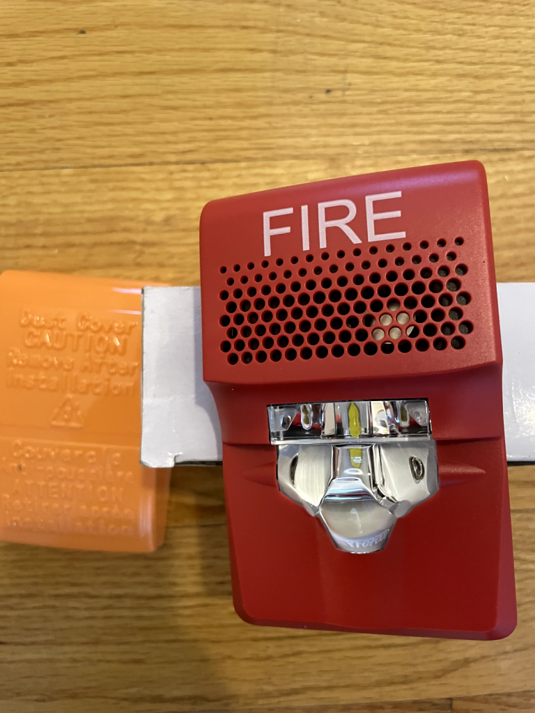 EG1AVRF Edwards / Kidde Compact Wall Horn/Strobe 15-75cd Red FIRE Marking